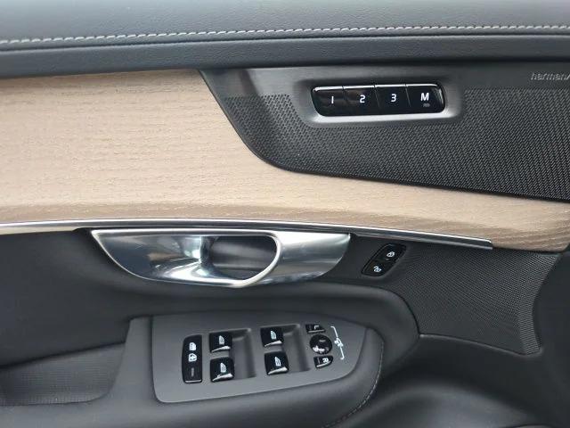 2026 Volvo XC90 Plus, B6 AWD Gas (mild hybrid), Gasoline, Bright, 7 Seats