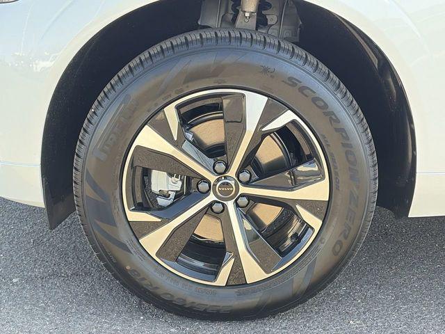 2026 Volvo XC60 B5 Core