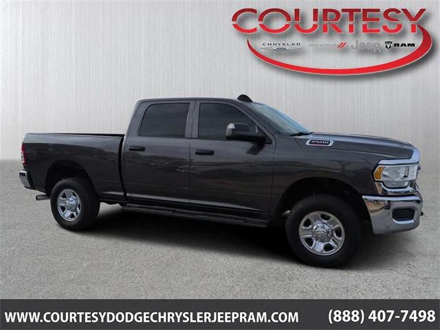 2020 RAM 2500 Tradesman Crew Cab 4X4 64 Box 2020 RAM 2500 Tradesman Crew Cab 4X4 64 Box