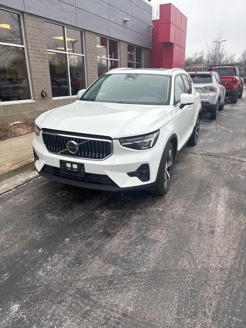 2025 Volvo XC40 B5 Plus Bright Theme