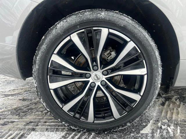 2025 Volvo XC60 B5 Plus