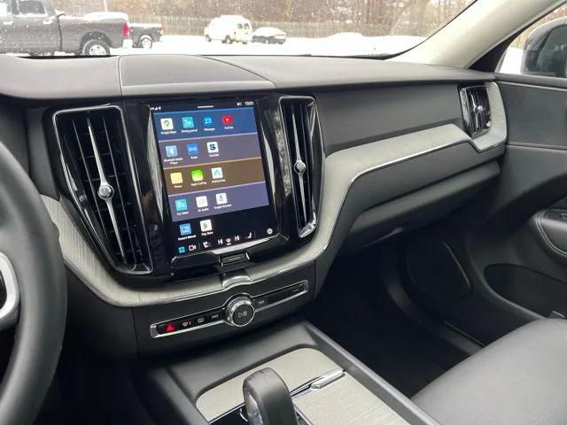 2025 Volvo XC60 B5 Plus