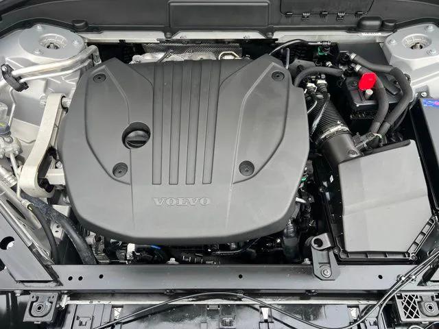 2025 Volvo XC60 B5 Plus