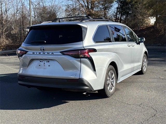 2021 Toyota Sienna LE