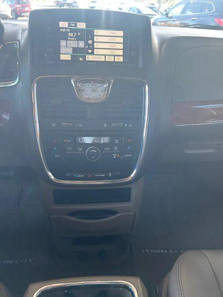 2013 Chrysler Town & Country Touring