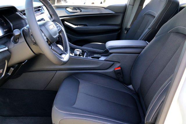 2025 Jeep Grand Cherokee Laredo X 4x2
