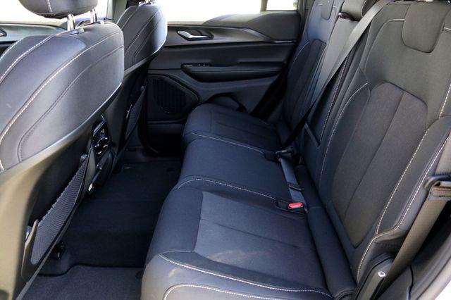 2025 Jeep Grand Cherokee Laredo X 4x2