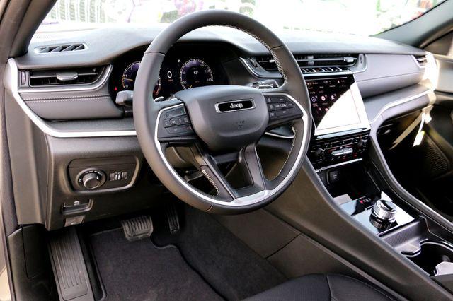 2025 Jeep Grand Cherokee L Laredo X 4x2