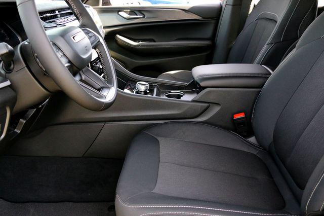 2025 Jeep Grand Cherokee L Laredo X 4x2