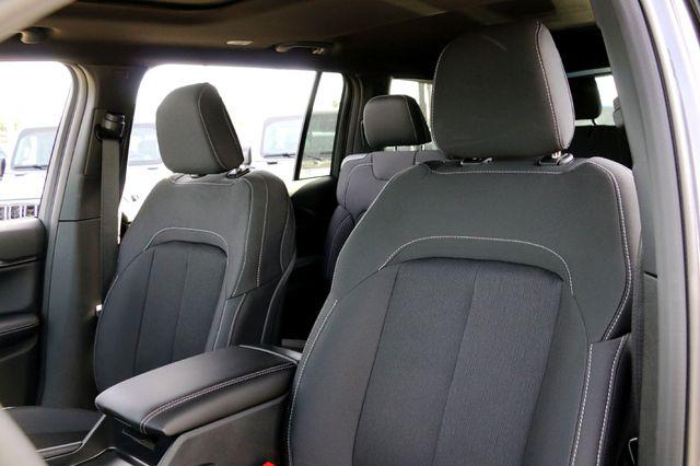 2025 Jeep Grand Cherokee L Laredo X 4x2
