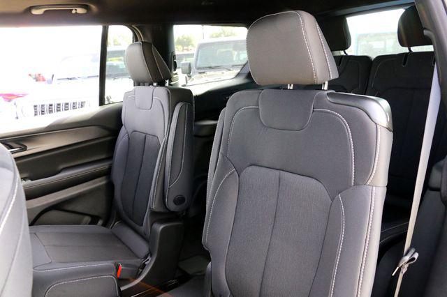 2025 Jeep Grand Cherokee L Laredo X 4x2