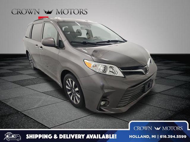 2018 Toyota Sienna XLE's photo