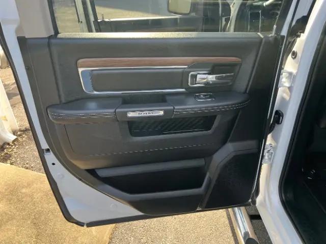 2017 Ram 1500 Laramie Crew Cab 4x2 5'7" Box