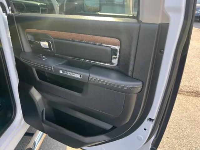 2017 Ram 1500 Laramie Crew Cab 4x2 5'7" Box