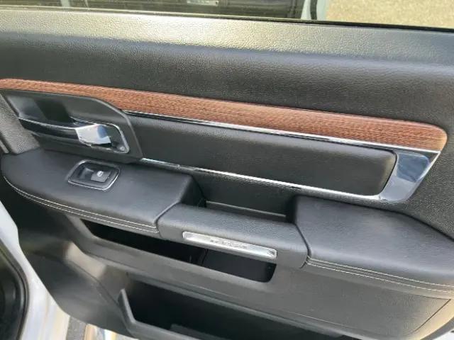 2017 Ram 1500 Laramie Crew Cab 4x2 5'7" Box