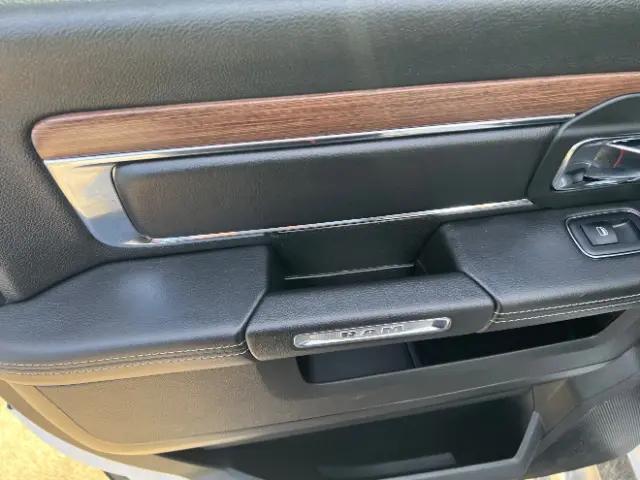 2017 Ram 1500 Laramie Crew Cab 4x2 5'7" Box