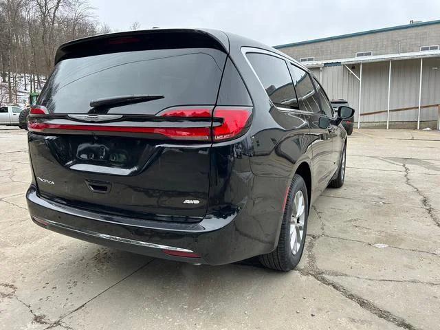 2026 Chrysler Pacifica Select AWD