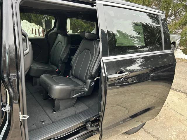 2026 Chrysler Pacifica Select AWD
