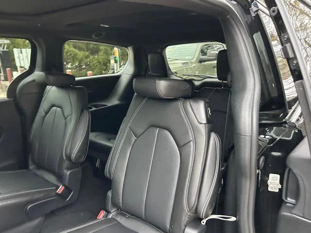 2026 Chrysler Pacifica Select AWD
