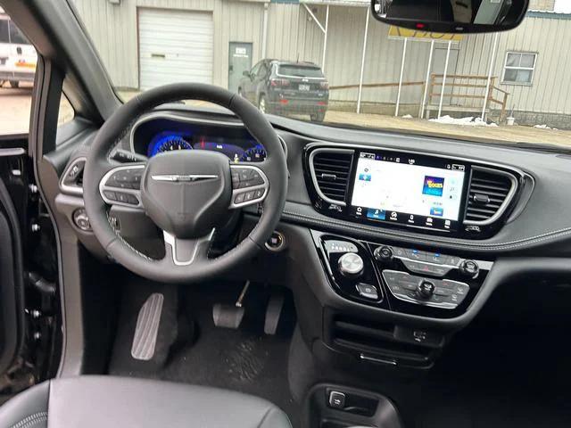 2026 Chrysler Pacifica Select AWD