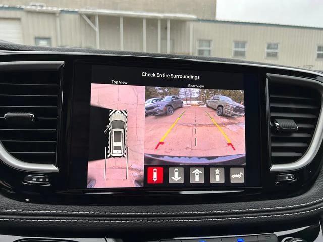 2026 Chrysler Pacifica Select AWD