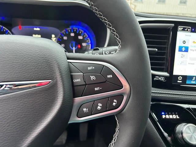 2026 Chrysler Pacifica Select AWD
