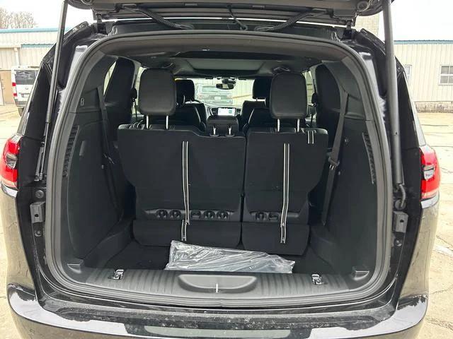 2026 Chrysler Pacifica Select AWD