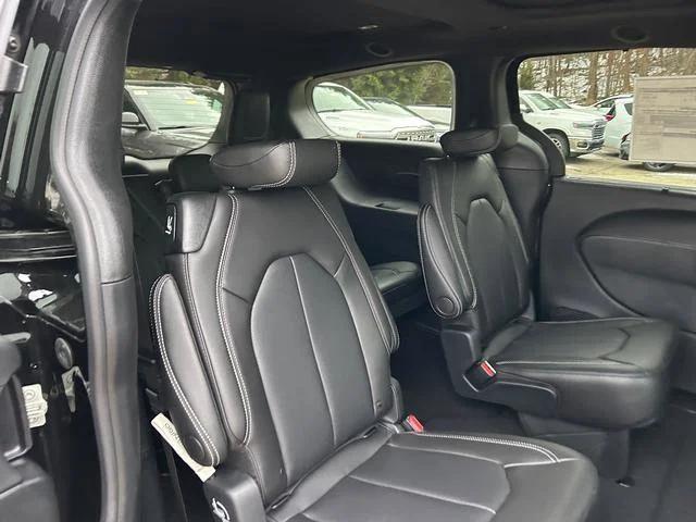2026 Chrysler Pacifica Select AWD