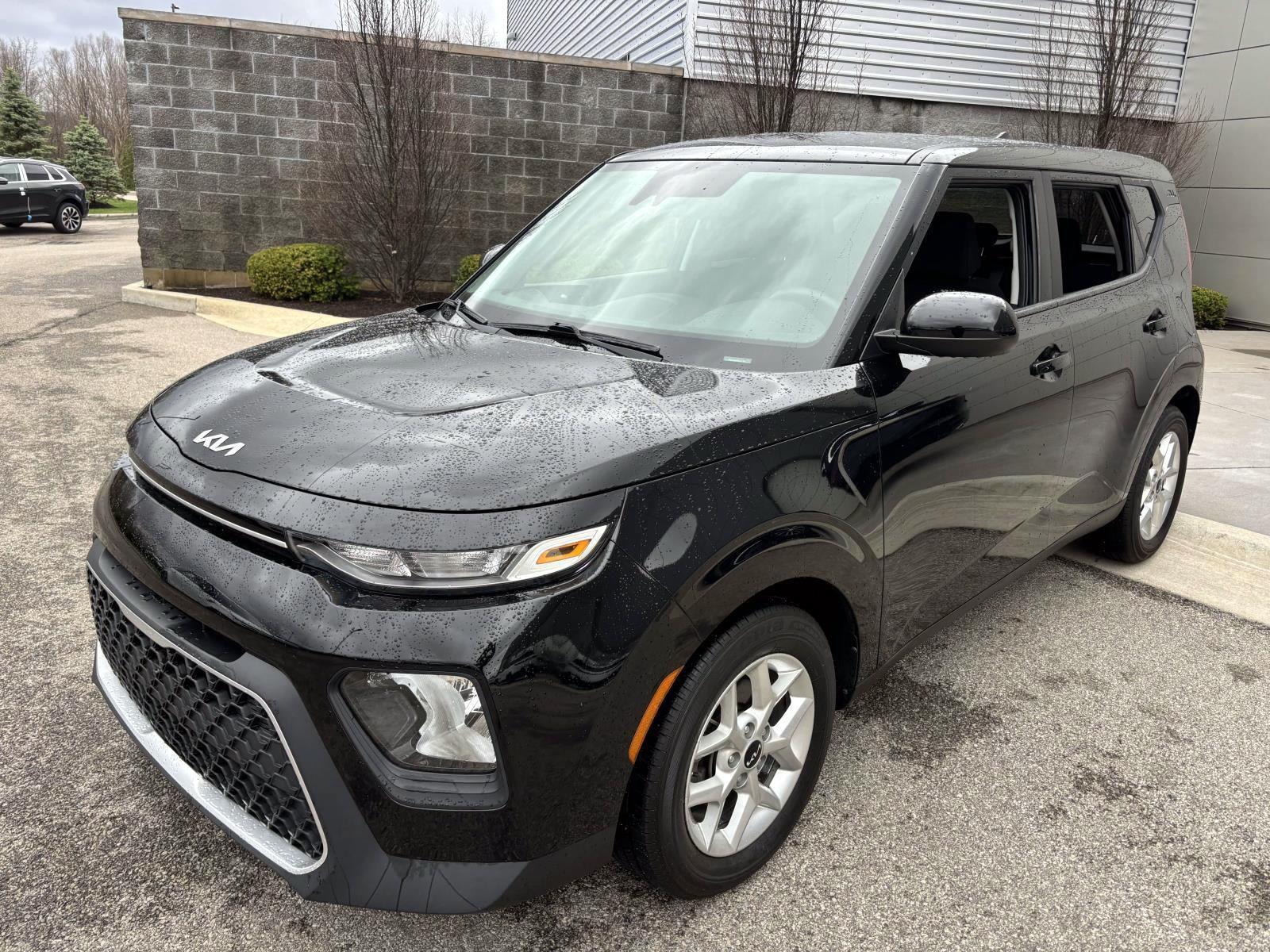 Cherry Black 2022 Kia Soul LX FWD SUV / Crossover Front-Wheel Drive Continuously Variable Transmission