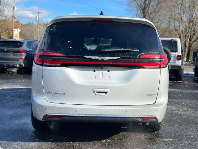 2026 Chrysler Pacifica Select AWD
