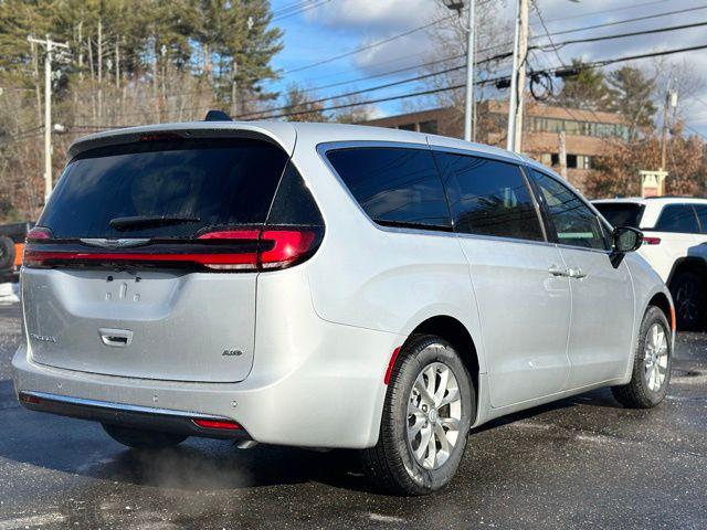 2026 Chrysler Pacifica Select AWD