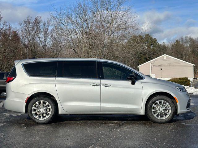 2026 Chrysler Pacifica Select AWD