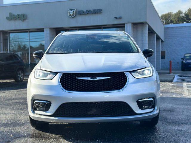 2026 Chrysler Pacifica Select AWD