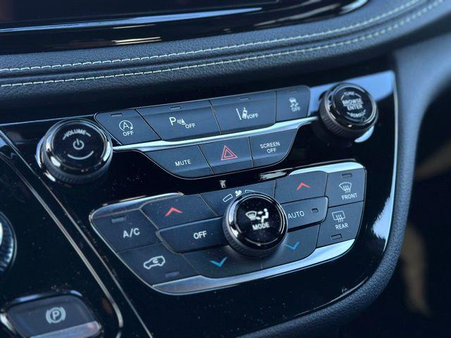 2026 Chrysler Pacifica Select AWD