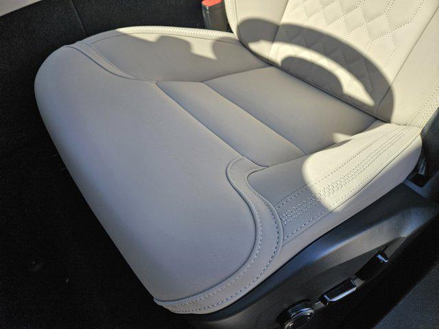 2026 Volvo XC90 Plus, B6 AWD Gas (mild hybrid), Gasoline, Bright, 6 Seats