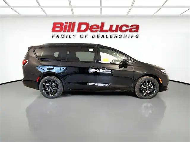 2026 Chrysler Pacifica Limited AWD