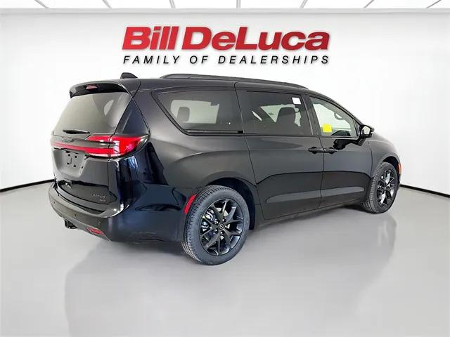 2026 Chrysler Pacifica Limited AWD