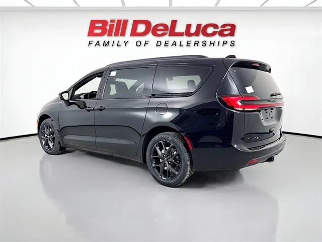 2026 Chrysler Pacifica Limited AWD
