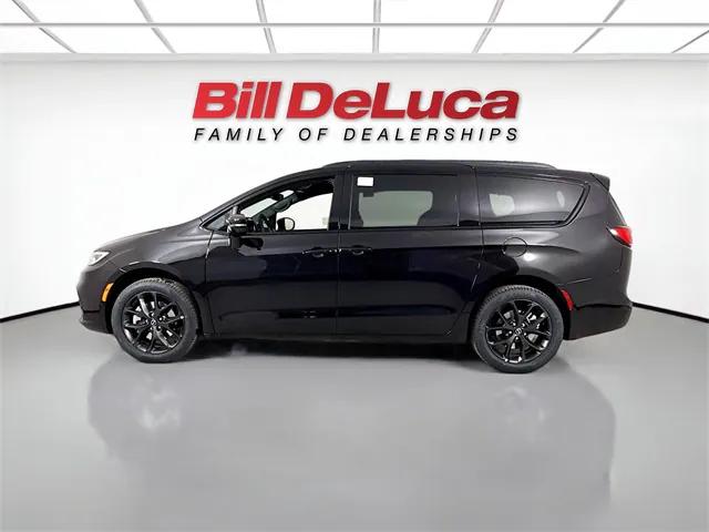 2026 Chrysler Pacifica Limited AWD