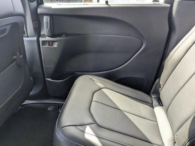 2026 Chrysler Pacifica Select AWD