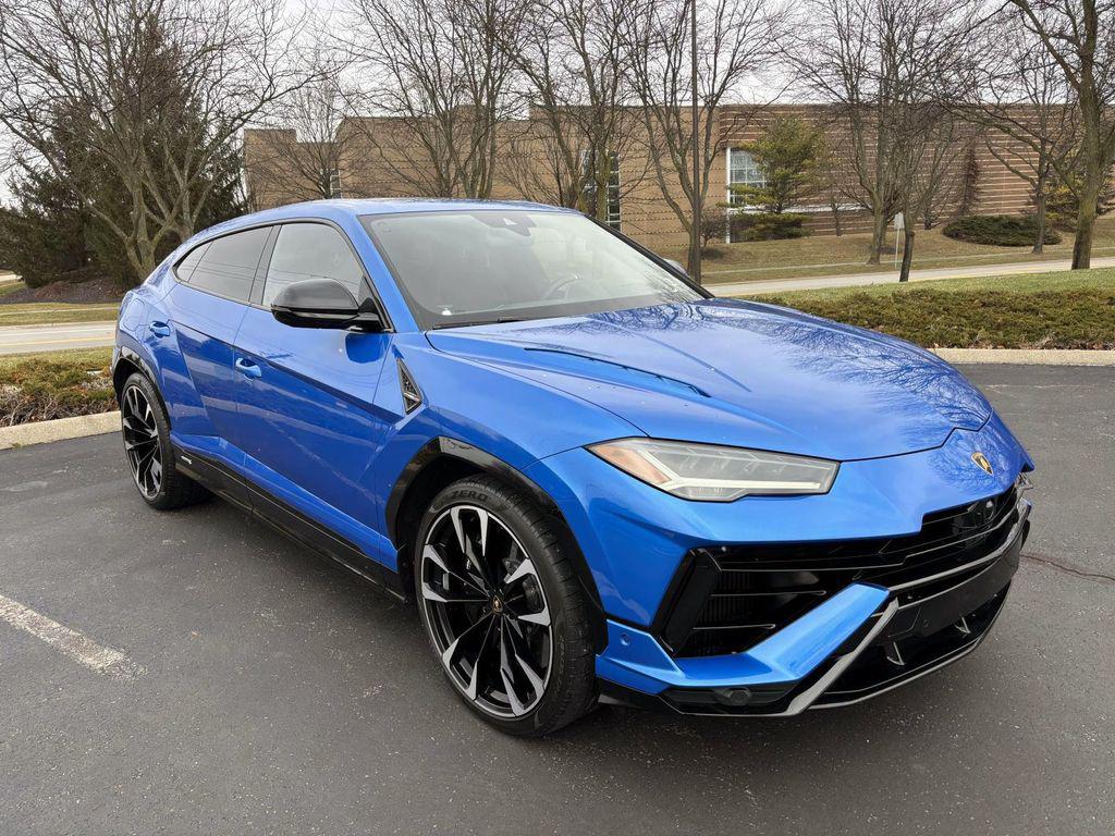 /2023 Lamborghini Urus