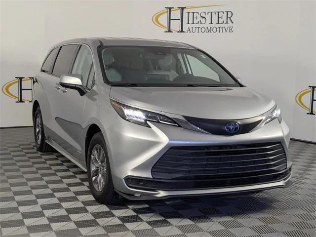 2021 Toyota Sienna LE
