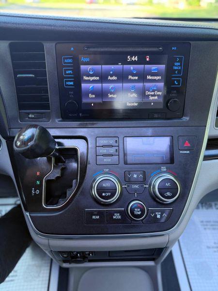 2015 Toyota Sienna XLE 8 Passenger