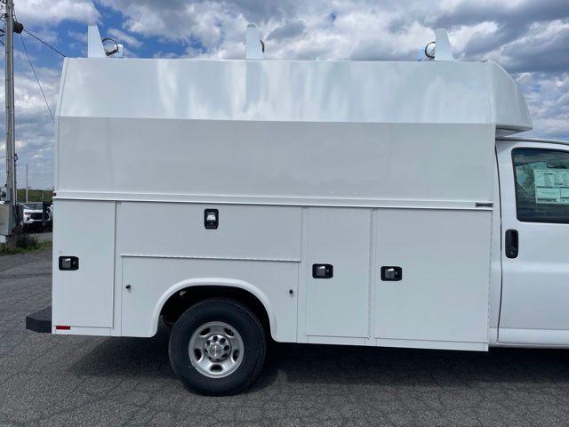 2025 Chevrolet Express Cutaway Work Van
