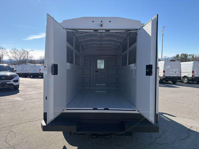2026 Ford E-350 Cutaway Base