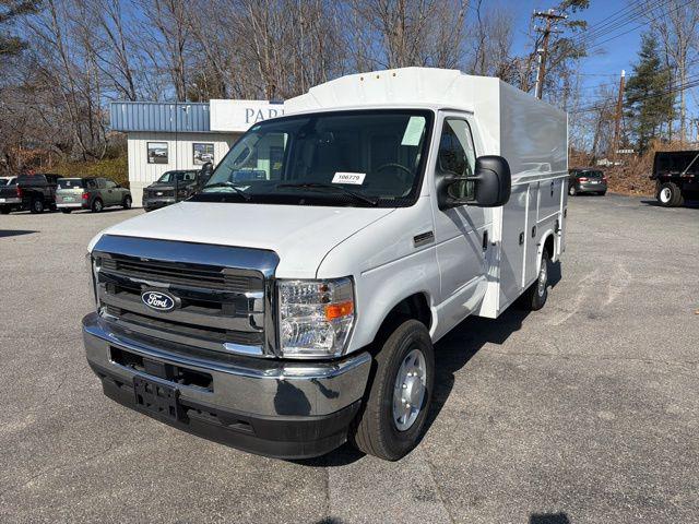 2026 Ford E-350 Cutaway Base