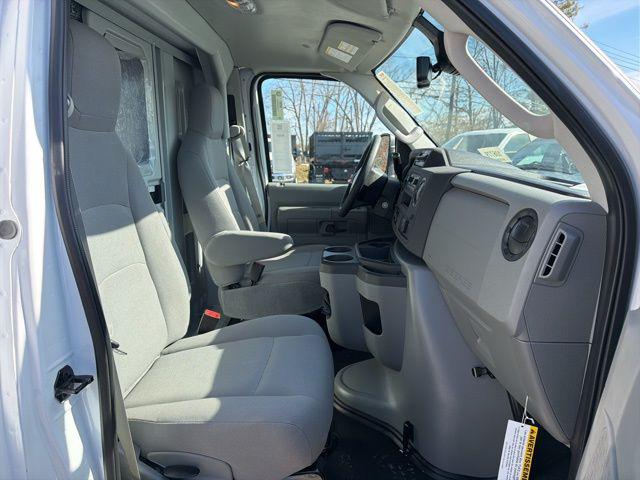 2026 Ford E-350 Cutaway Base