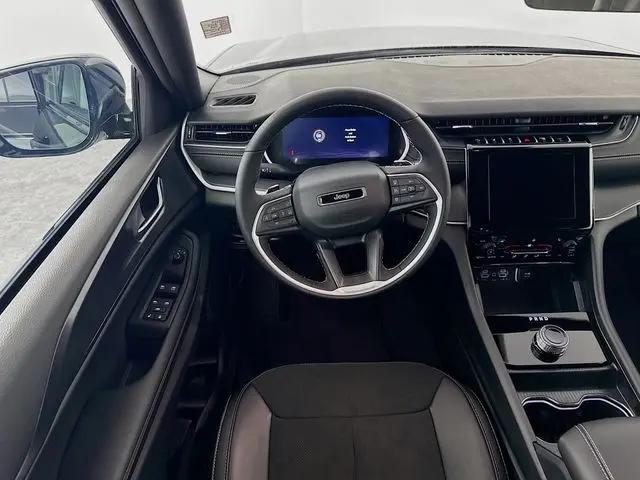 2025 Jeep Grand Cherokee L Altitude 4x4