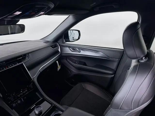 2025 Jeep Grand Cherokee L Altitude 4x4
