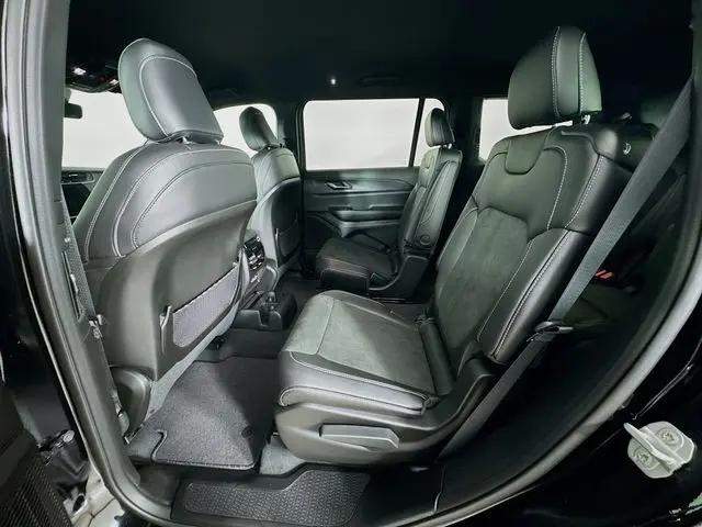 2025 Jeep Grand Cherokee L Altitude 4x4